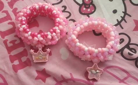 Pink Kandi Bracelet, My Melody Kandi, Cute Bead Jewelry, Perler Rainbow, Cutecore Accessories, Kandi Aesthetic, Bracelets Kawaii, Pink Kandi, Sanrio Fits