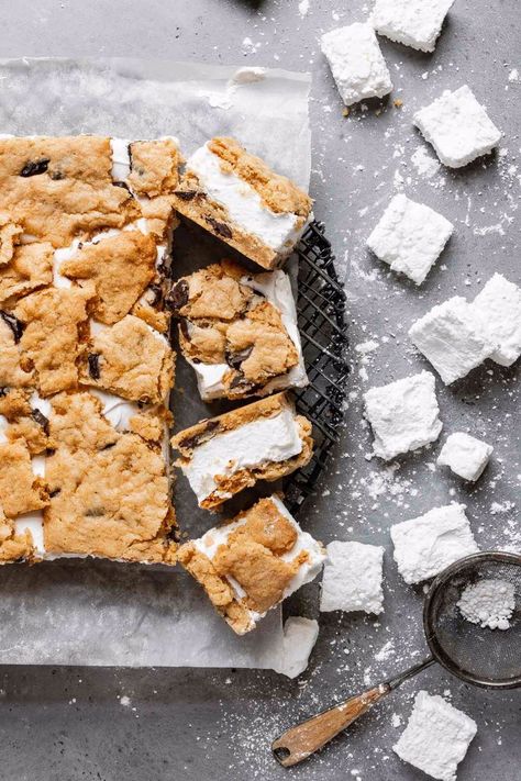 Savory Smores, Smores Bar Recipe, Cracker Chocolate, Smores Bars, Party Crowd, Huge Party, Baking Journal, Recipes With Marshmallows, S'mores Bar