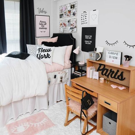 Vsco Bedroom, Pink Dorm Room Decor, White Dorm Room, Dorm Room Inspo, Pink Dorm Rooms, Dorm Room Styles, Dorm Style, Pink Dorm, Dorm Design