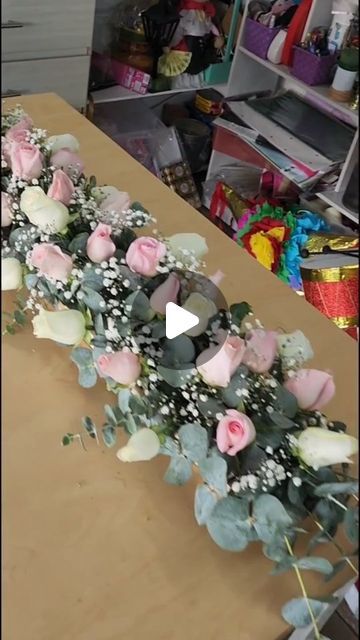 Maritza Cantarell Castillo on Instagram: "Camino de mesa de 1.20 m  #florería #flowershop #wedding #centrodemesa" Wedding Flower Guide, Candle Wedding Centerpieces, Flower Centerpieces Wedding, Flower Display, December 25, Wedding Candles, Floral Centerpieces, Flower Centerpieces, Balloon Decorations