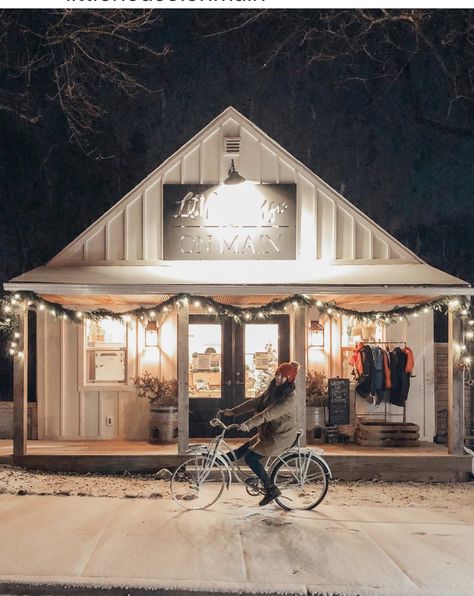 Metal Building Boutique, Farm Store Exterior, General Store Ideas Small Towns, Farm Store Ideas, Farmstand Ideas, Community Pantry, Garden Boutique, Shop Entrance, Country Boutique