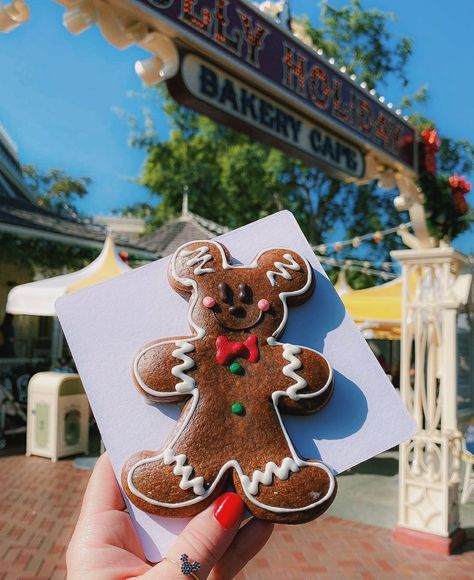 Christmas At Disneyland, Mickey Gingerbread, Best Disneyland Food, Disneyland Aesthetic, Christmas Party Planning, Disney Activities, Disneyland Christmas, Disney World Christmas, Disneyland Food