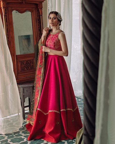 ZARA SHAHJAHAN (@zarashahjahanofficial) • Instagram photos and videos Pakistani Lehenga, Trendy Outfits Indian, Indian Outfits Lehenga, Wedding Lehenga Designs, Lehenga Designs Simple, Traditional Indian Dress, Pakistani Fancy Dresses, Half Saree Designs, Indian Dresses Traditional