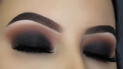 black_smokey_eyes Black Smokey Eye Tutorial, Maquillaje Smokey Eyes, Machiaj Smokey Eyes, Makeup Tips For Blue Eyes, Trucco Smokey Eye, Smokey Eyes Tutorial, Silver Smokey Eye, Blue Eye Makeup Tutorial, Black Smokey Eye Makeup