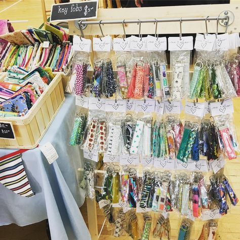 Craft Show Pen Display, Key Fob Display Ideas, How To Display Keychains At A Craft Show, Pen Display Ideas Craft Fairs, Keychain Display Ideas Craft Fairs, Craft Fair Table, Craft Show Booth, Pen Display, Keychain Display