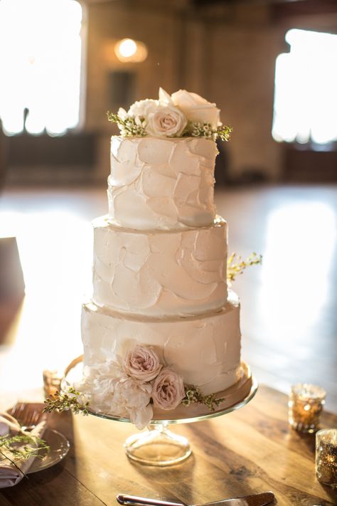 Buttercream #Wedding Cake Cake With Flowers, Cake Buttercream, Baptism Ideas, Buttercream Wedding Cake, Wedding Cake Rustic, Rustic Cake, Cake Wedding, Rose Cake, Elegant Cakes