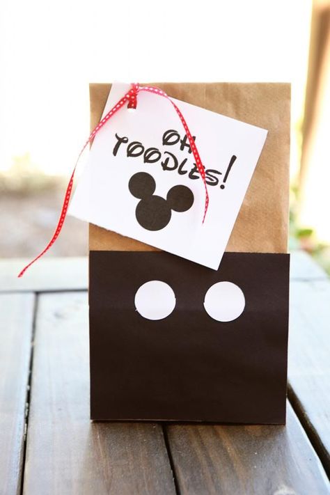 Mickey Mouse Party Favor Bags, Mickey Mouse Goodie Bag Ideas, Mickey Mouse Party Favors, Mouse In The House, Mickey Mouse Birthday Theme, Mickey Mouse Bday, Minnie Mouse Theme Party, Mickey Mouse Themed Birthday Party, Mickey Birthday Party