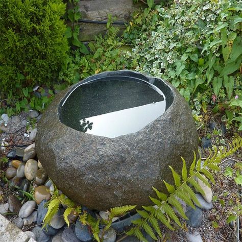 HYPERTUFA BUBBLING FOUNTAIN?? Natural Rock Bird Bath Idea Actually Rocks Unique Bird Baths, Bird Bath Ideas, Stone Bird Baths, Glass Bird Bath, Bird Bath Garden, Natural Granite, Garden Equipment, Most Beautiful Gardens, Wildlife Gardening