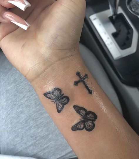 Nature Feminine, Png Tattoo, Font Tato, Cross Tattoo On Wrist, Meaningful Wrist Tattoos, Butterfly Wrist Tattoo, Women Nature, Cross Tattoos For Women, Hand Tattoos For Girls