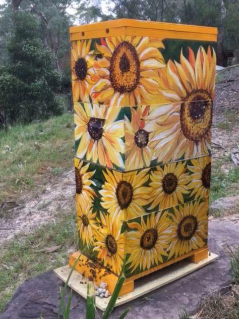 Painted Bee Boxes, Bee Box Painting Ideas, Beehive Painted, Bee Hive Painting Ideas, Beehive Painting Ideas, Painted Beehives, Beehive Painting, Painted Bee Hives, Apiary Beekeeping