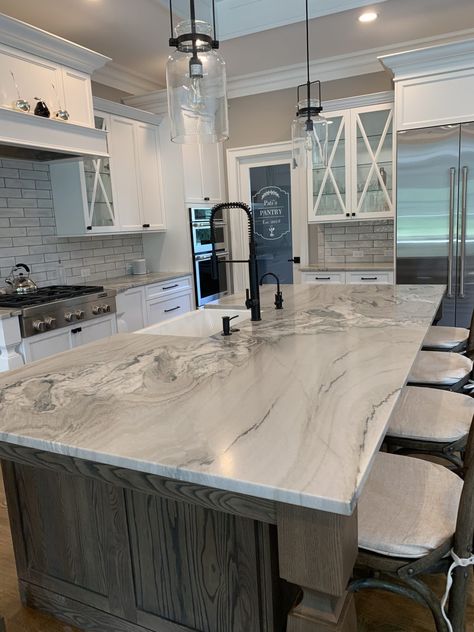 Florida Kitchen Ideas, Quartzite Countertops Kitchen, Color Palette Kitchen, Palette Kitchen, Kitchen Renovation Inspiration, White Granite Countertops, Classy Kitchen, Lake House Kitchen, New House - Kitchen