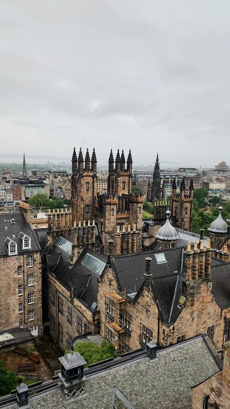 Edinburgh Scotland Aesthetic Rain, Edenborough Scotland, Edinburgh Scotland Wallpaper, Edinburgh Rain, Edinburgh Wallpaper, Edinburgh Life, Edinburgh Scotland Aesthetic, Scotland Architecture, Edinburgh Aesthetic