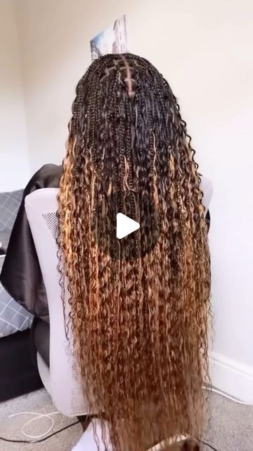 Daina | Braider + Educator on Instagram: "Boho Braids vs Goddess Braids   #stitchbraidsatlanta #stitchersgonnastitch #braids #braider #braid #braidideas #braidseason #réel #reels #reelsinstagram #viralvideos #explorepage #braidboss #stitchgoat #knotlessbraids #fulanibraids #tribalbraids #howtobraid #braidboss #braidinstructor #lemonadeknotlessbraids #fulanibraids #tribalbraids  #goddessbraids #braidbosssociety #bohobraids #goddessbraids" Ombré Boho Braids, Goddess Twist Braids With Curls, Ombre Boho Braids, Boho Braids Tutorial, Boho Goddess Braids, Braiding Pattern, Goddess Braid Styles, Quick Braids, Stitch Braids