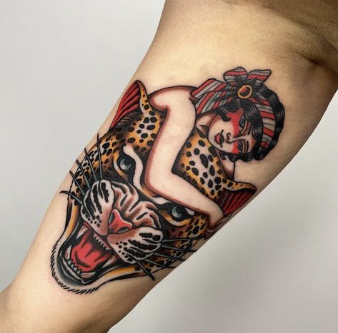 Traditional Side Tattoos Women, Snow Leopard Tattoo Traditional, Jaguar Knee Tattoo, Traditional Leopard Head Tattoo, American Traditional Leopard Tattoo, Leg Tattoos Women Traditional, Traditional Cheetah Tattoo, Leopard Tattoo Traditional, Traditional Leopard Tattoo