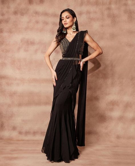 Night Party Saree Look, Black Ready To Wear Saree, Black Gown Elegant Classy Indian, Festive Fusion Saree, Black Saree Classy, Classy Sarees Elegant, Black Reception Dresses, Black Drape Saree, Black Saree Aesthetic