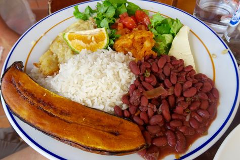 Check out this Costa Rican dish called casado. Rice, beans, plantains, salad and fish. Casado means "married man" likely because restaurants customers used to ask to be treated as casados, since married men ate such meals at home! Costa Rica Food, Plantain Recipes, Banana Cake Recipe, Food And Travel, Latin Food, Rice Recipe, Banana Bread Recipes, Home Recipes, Rice Recipes