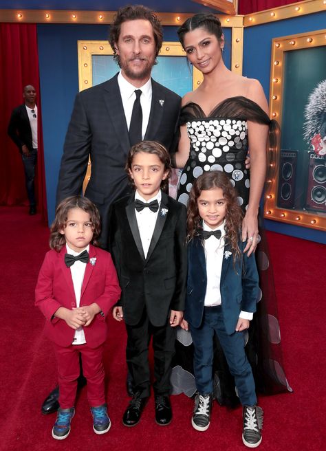 Family Fun! Matthew McConaughey and Reese Witherspoon Take Their Kids to the <em>Sing</em> Premiere Matt Mcconaughey, Camilla Alves, Matthew Mc, Mod Suits, Kids Singing, First Ladies, Celebrity Families, Film D'animation, Celebrity Kids