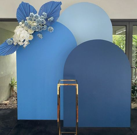 Blue Backdrop Ideas, Blue Decorations Party Birthday Ideas, Blue Arch Backdrop, Blue Birthday Backdrop, How To Make Backdrop, Faux Flowers Arrangements, Diy Backdrop Stand, Diy Photo Backdrop, Backdrop Wall