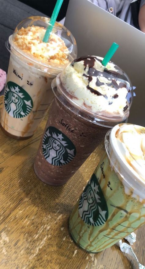 Food craving, food snapchat, dessert snapchat, dessert craving, food snapchat pics, food aesthetic, pizza aesthetic Minuman Starbucks, Starbucks Drink, Starbucks Drinks Recipes, Sweet Coffee, Milk Shakes, Starbucks Recipes, Food Drinks Dessert, Snap Food, Starbucks Drinks