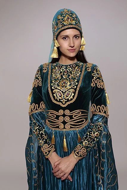 Women Of Earth, Turkish Dresses, Turkey Costume, North Asia, Chinese Warrior, Blue Green Eyes, Folk Dresses, Russian Fashion, Folk Costume