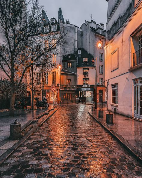 ✨Rainy Evening✨ That moment when you're realize that you like rainy Paris even more than when it's sunny!😍👌 ~ . . . . . #paris… Cobblestone Street, City Street, Beautiful Places In The World, City Aesthetic, Beautiful Places To Travel, Best Places To Travel, Pretty Places, Travel Inspo, In The Rain