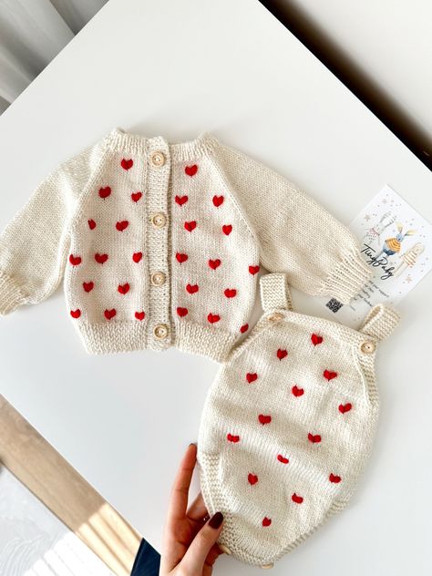 Hand knitted hearth embroidered baby cardigan and romper set is a classic baby and children's outfit made of 55% Baby Alpaca, 45% Merinos.  This love hand-knitted baby cardigan and romper set will suit your baby very well! A wonderful baby outfit with its soft texture and heart embroidery! Also, this heart-patterned hand-knitted baby cardigan and romper set is a great photo prop for a newborn photo shoot! If you are looking for a gift for your grandchild, the hand-knitted  baby love cardigan and Baby Dress Embroidery, Knitted Baby Outfits, Vintage Baby Boys, Baby Coming Home Outfit, Cardigan Knitted, Knitted Baby Cardigan, Mode Crochet, Knitted Baby Clothes, Baby Jacke