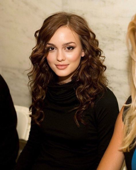 Blair Waldorf Curly Hair, Blair Waldorf Hair Color, Leighton Meester Makeup, Gossip Girl Makeup, Blair Waldorf Makeup, Leighton Meester Hair, Blair Waldorf Hair, Brown Hair Shades, Spring Hair Color