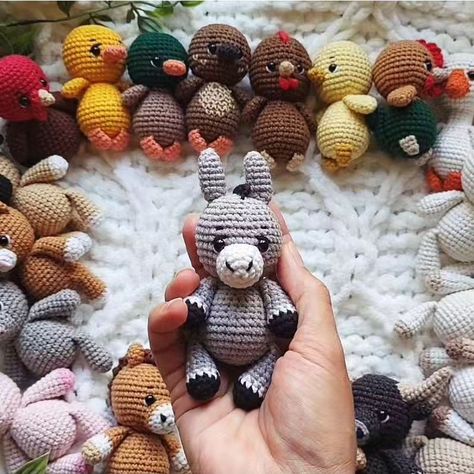 Crochet mini farm animals 😻 English patterns for all 20 characters are available in my Etsy shop Mini Farm Animals, Mini Farm, Crochet World, Amigurumi Pattern, Crochet Toys, Farm Animals, Crochet Patterns, Amigurumi, Etsy Shop