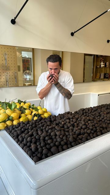 Cedric Grolet on Instagram: "Qui a déjà vu un citron noir ? Disponible exclusivement dans ma boutique #lemeurice #cedricgrolet 🖤" Cedric Grolet Patisserie, Cedric Grolet, November 3, Sweet Tooth, Pastry, Chef, Restaurant, Fruit, Boutique