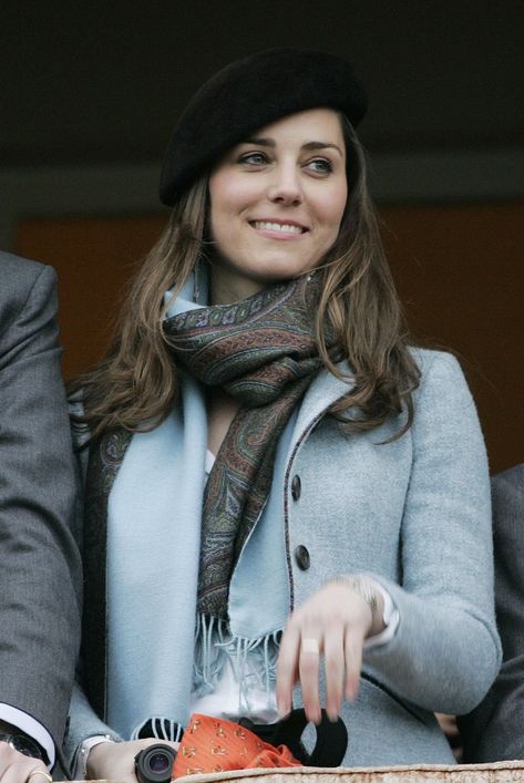 62 Rare Kate Middleton Photos - Pictures of Kate Middleton Prince William Girlfriends, Looks Kate Middleton, Cheltenham Festival, Order Of The Garter, Navy Trench Coat, Principe William, Middleton Family, Black Fedora, Prince Williams