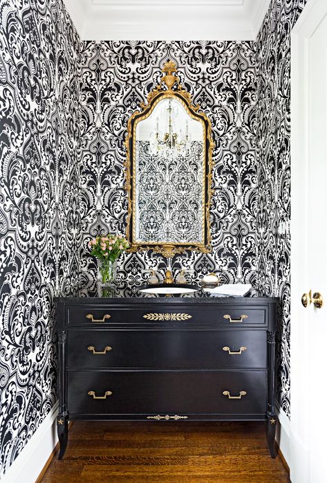 White Patterned Wallpaper, White Bathroom Colors, Smart Storage Ideas, Storage Ideas For Small Spaces, Top Bathroom Design, Black White Bathrooms, Patterned Wallpaper, White Tub, Scout Guide