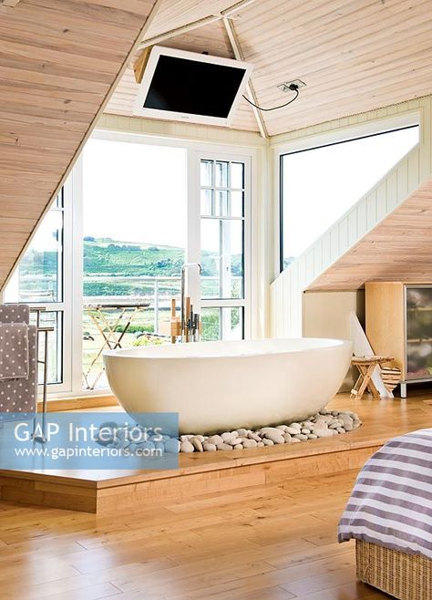 Modern bedroom with raised bathing area Bathtub In Bedroom Master Suite, Bathtub In Bedroom Ideas, Bathtub In Bedroom, Bedroom With Bathtub, Bath In Bedroom, Platform Bedroom, Bedroom With Bath, Barn House Design, Attic Conversion