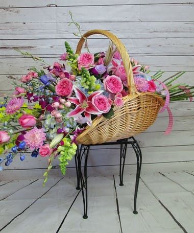 Funeral Baskets | Delaware & Maryland Sympathy & Funeral Flowers | Kitty's Flowers Sympathy Arrangements Floral Design, Cemetery Flower Arrangements, Salisbury Maryland, Flowers In A Basket, Snap Dragons, Basket Flower Arrangements, Store Decoration, Sympathy Arrangements, Casket Sprays