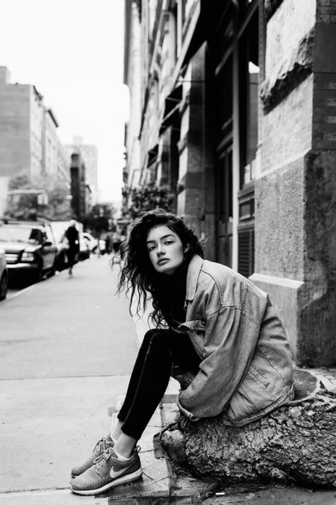 Sasha Kichigina, Urban Photography Portrait, City Shoot, Street Portrait, Fashion Photography Poses, Street Fashion Photography, Black And White Portraits, City Photography, Street Photo