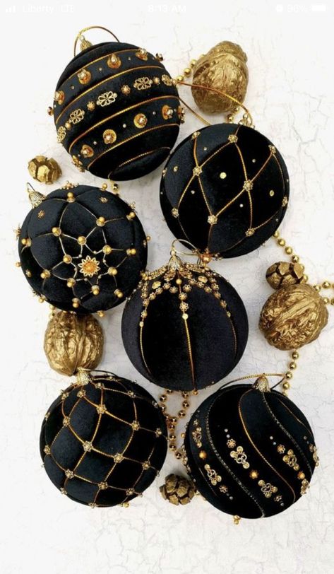 Opulent Ornaments, Handmade Baubles, Easter Church Decorations, Black Christmas Decorations, Christmas Ornaments Handmade, Fancy Christmas Ornaments, Rhinestone Ornaments, Stage Design Ideas, Easy Christmas Ornaments