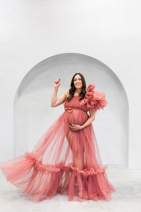 Maternity Shoot Outfit Ideas, Maternity Photo Dresses, Maternity Shoot Dress, Maternity Shoot Dresses, Shoot Outfit Ideas, Maternity Shoot Outfit, Maternity Photography Poses Pregnancy Pics, Maternity Photoshoot Outfits, Tulle Maxi Dress