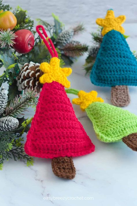 Small Crochet Christmas Tree | Easy Breezy Crochet Crochet Mini Christmas Tree, Free Crochet Patterns Christmas, Cute Small Crochet, Crochet Mini Christmas, Crochet Patterns Christmas, Crochet Christmas Tree, Crochet Dreams, Crochet Ornament Patterns, Crochet Bunting