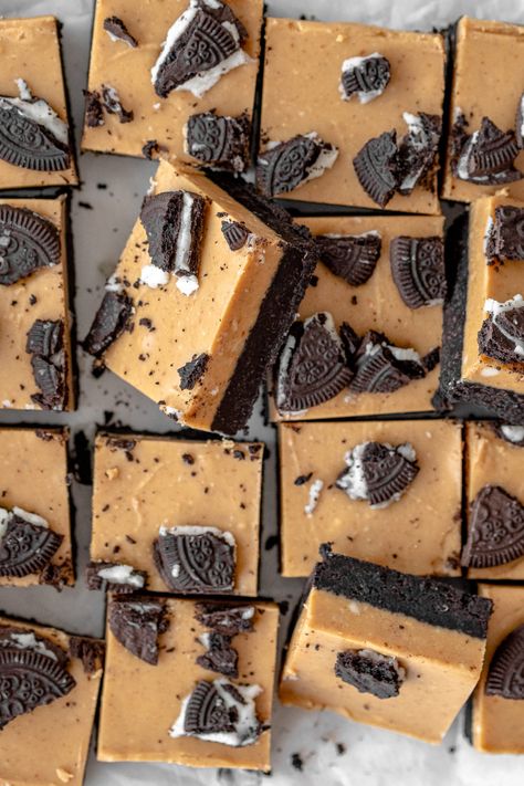 Decadent Peanut Butter Oreo Fudge Bars - Simply Unbeetable Peanut Butter Oreo Bars, Creamy Peanut Butter Fudge, Best Chocolate Chip Cookies Recipe, Oreo Fudge, Peanut Butter Oreo, Oreo Flavors, Fudge Bars, Butter Fudge, Oreo Crust