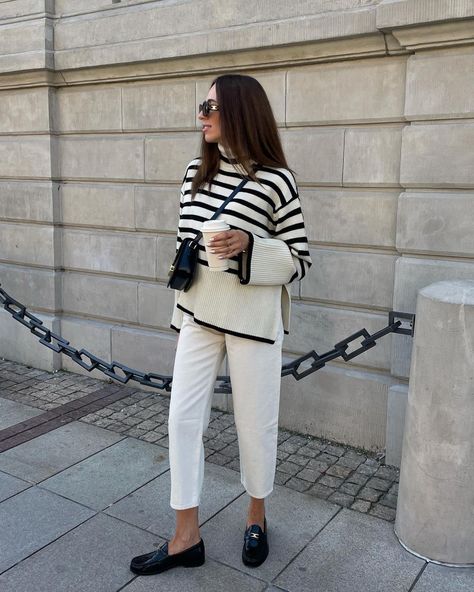 Outfit Semi Formal, Striped Sweater Outfit, White Striped Sweater, Classic Style Outfits, Stripe Outfits, Sweater Trends, Minimalist Dresses, Mode Casual, Casual Chic Outfit