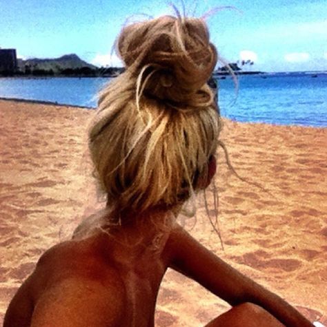 Top Knots, Good Hair Day, Hair Envy, Love Hair, Beach Hair, Messy Hairstyles, Messy Bun, Top Knot, Hair Skin