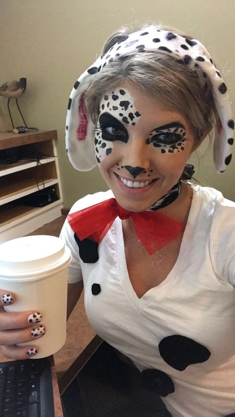 Dalmatian makeup Halloween dog cute diy easy Dalmatian Costume Makeup, Dalmation Makeup, Dalmatian Makeup, Diy Dalmatian Costume, Dalmatian Halloween Costume, Dalmation Costume, Dalmatian Halloween, Disney Costumes Diy, Dog Makeup