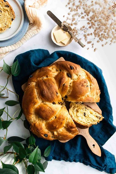 German Easter Bread (Osterkranz Braided Wreath) - Humbly Homemade Braided Wreath, Sriracha Recipes, German Easter, Easter Bread Recipe, Easter Bun, German Baking, Bread Shaping, Easter Bread, Apricot Jam