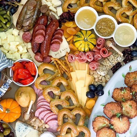 #oktoberfest #grazingtable #charcuterie Sweet Hot Peppers, Oktoberfest Decor, Oktoberfest Centerpieces, Charcuterie Lunch, Beer Cheese Dip Recipe, Octoberfest Party, Easy German Recipes, Chili Party, Seasoned Pretzels