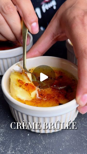 Best Creme Brulee Recipe, Cream Brulee, Creme Brulee Recipe, Brulee Recipe, How To Make Cream, Dessert Simple, Caramelized Sugar, French Dessert, French Desserts