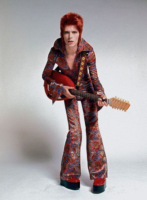 david bowie 1970s | vintage everyday: David Bowie as Ziggy Stardust of The 1970s Bowie Fashion, Brian Duffy, David Bowie Fashion, Ziggy Played Guitar, Garage Punk, Best Guitar Players, David Bailey, Marc Bolan, Iggy Pop