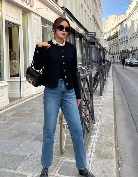 Parisian Spring, Tweed Jacket Outfit, Parisian Outfits, 2024 Fashion Trends, Paris Chic, Chanel Paris, 2024 Fashion, 가을 패션, Spring 2024