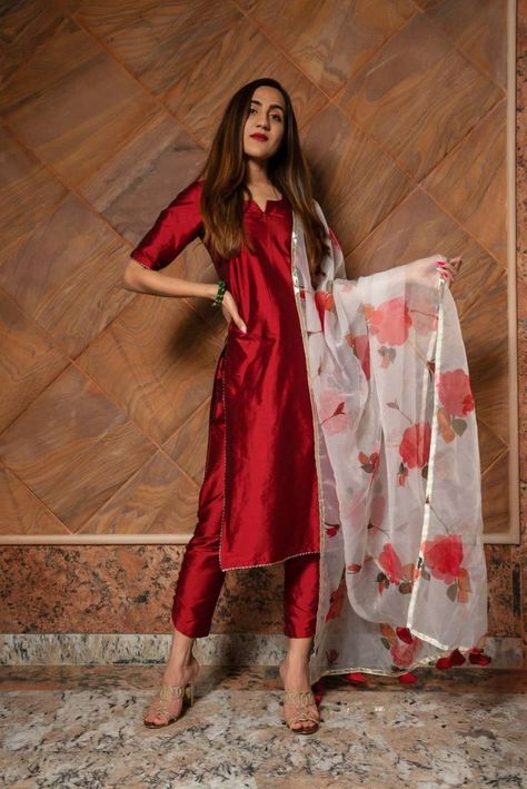 Straight Kurta Set With Dupatta, Red Color Anarkali Dresses, Red Kurta Set With Dupatta, Solid Colour Suit Design, Kurthi Sets With Duppata, Embroidery Salwar Suits Design, Red Colour Suit Design, Red Salwar Suit Party Wear, Silk Fabric Dress Design