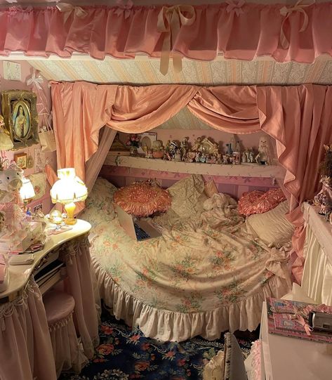 Casa Vintage, Dream House Rooms, Pretty Room, Dreamy Room, Dream Room Inspiration, Room Makeover Bedroom, Dream House Interior, Room Makeover Inspiration, Cute Room Decor