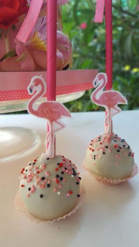 Flamingo Donuts Ideas, Flamingo Cake Pops, Creative Deserts, Flocking Fabulous, Pink Flamingo Party, Flamingo Themed Party, Flamingo Cake, Flamingo Theme, Luau Theme