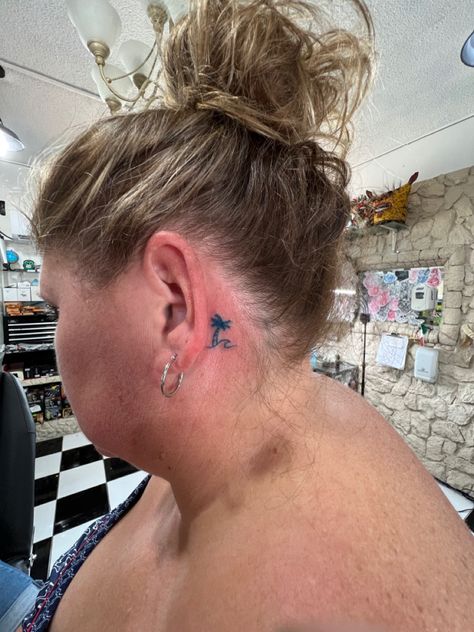 Beach Tattoo Behind Ear, Tree Behind Ear Tattoo, Tree Tattoo Behind Ear, Beach Theme Tattoos, Tattoo Waves, Small Octopus Tattoo, Tattoo Father, Tattoo Behind The Ear, Alison Blaire